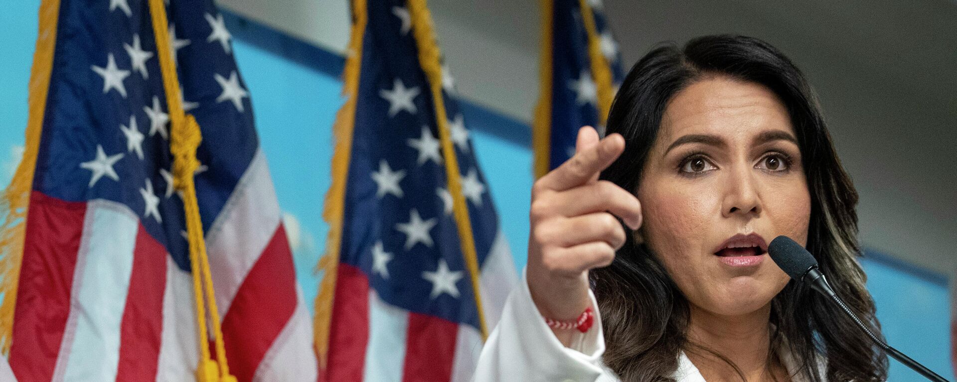 Ex-congressista americana Tulsi Gabbard - Sputnik Brasil, 1920, 13.02.2022