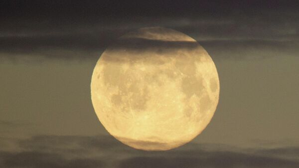 Lua como vista em Hartshead Pike, Inglaterra, Reino Unido, 18 de janeiro de 2022 - Sputnik Brasil