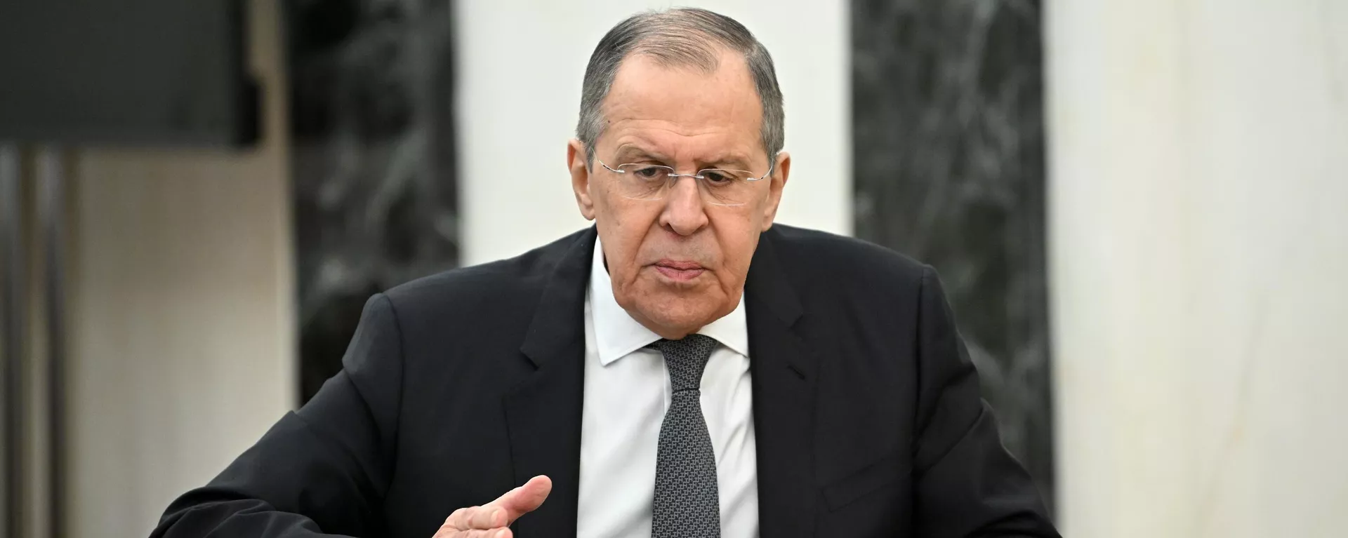 Sergei Lavrov, chanceler russo, durante reunião com o presidente, Vladimir Putin, no Kremlin, 14 de fevereiro de 2022 Sergei Lavrov, chanceler russo, durante reunião com o presidente, Vladimir Putin, no Kremlin, 14 de fevereiro de 2022 - Sputnik Brasil, 1920, 14.02.2022