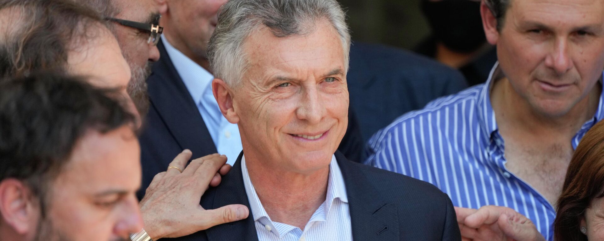 O ex-presidente argentino Mauricio Macri deixa tribunal onde foi intimado a prestar depoimento, em Dolores, na Argentina, em 28 de outubro de 2021 - Sputnik Brasil, 1920, 15.09.2022