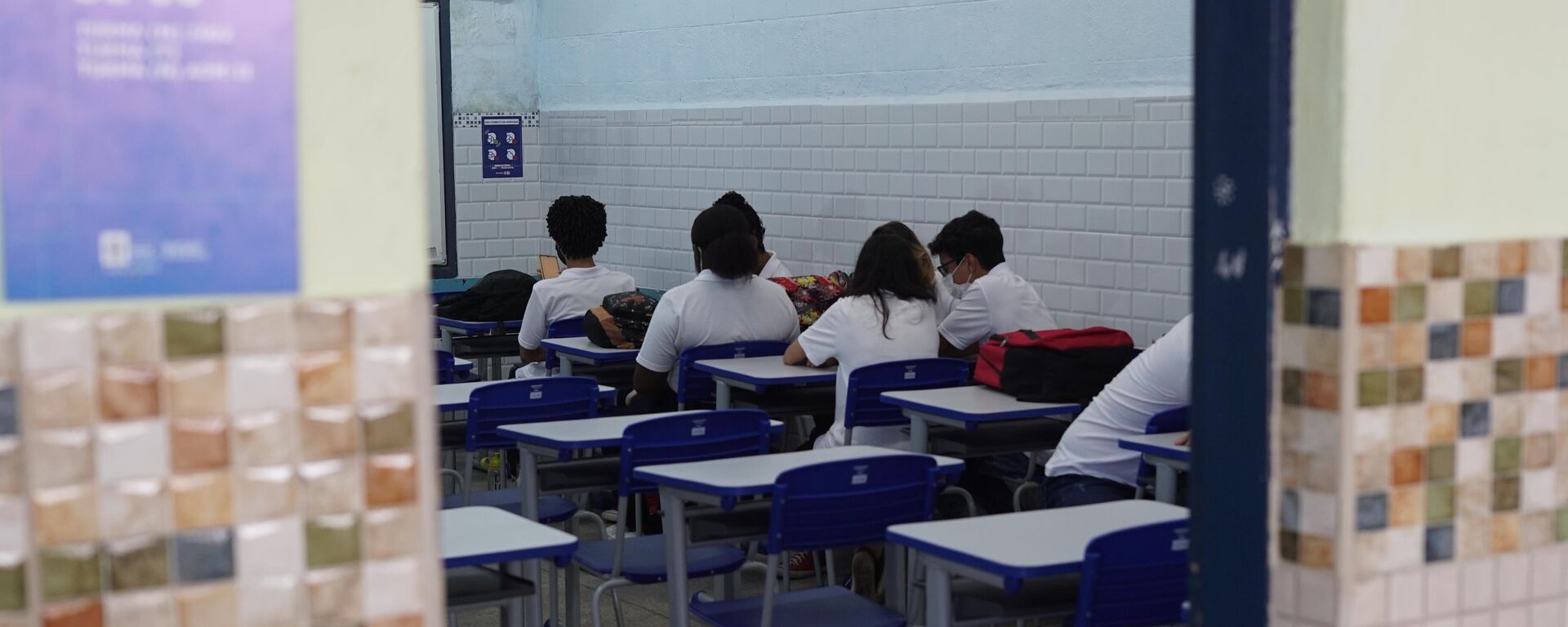 Alunos do Colégio Estadual Tenente Otavio Pinheiro — Intercultural Brasil-Rússia, em Belford Roxo, na inauguração do primeiro russo-brasileiro do país. Rio de Janeiro, 15 de fevereiro de 2022 - Sputnik Brasil, 1920, 14.01.2025