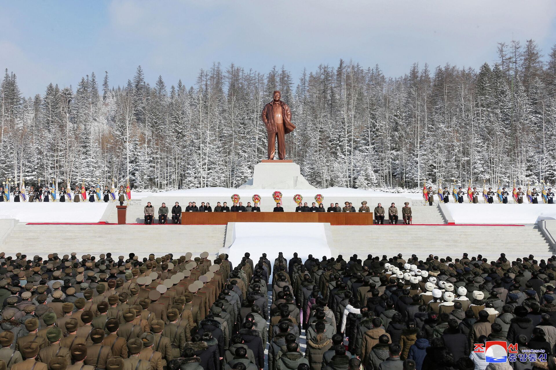 Celebração do 80º aniversário do antigo líder norte-coreano Kim Jong-il, na Cidade de Samjiyon, 15 de fevereiro de 2022 - Sputnik Brasil, 1920, 16.02.2022