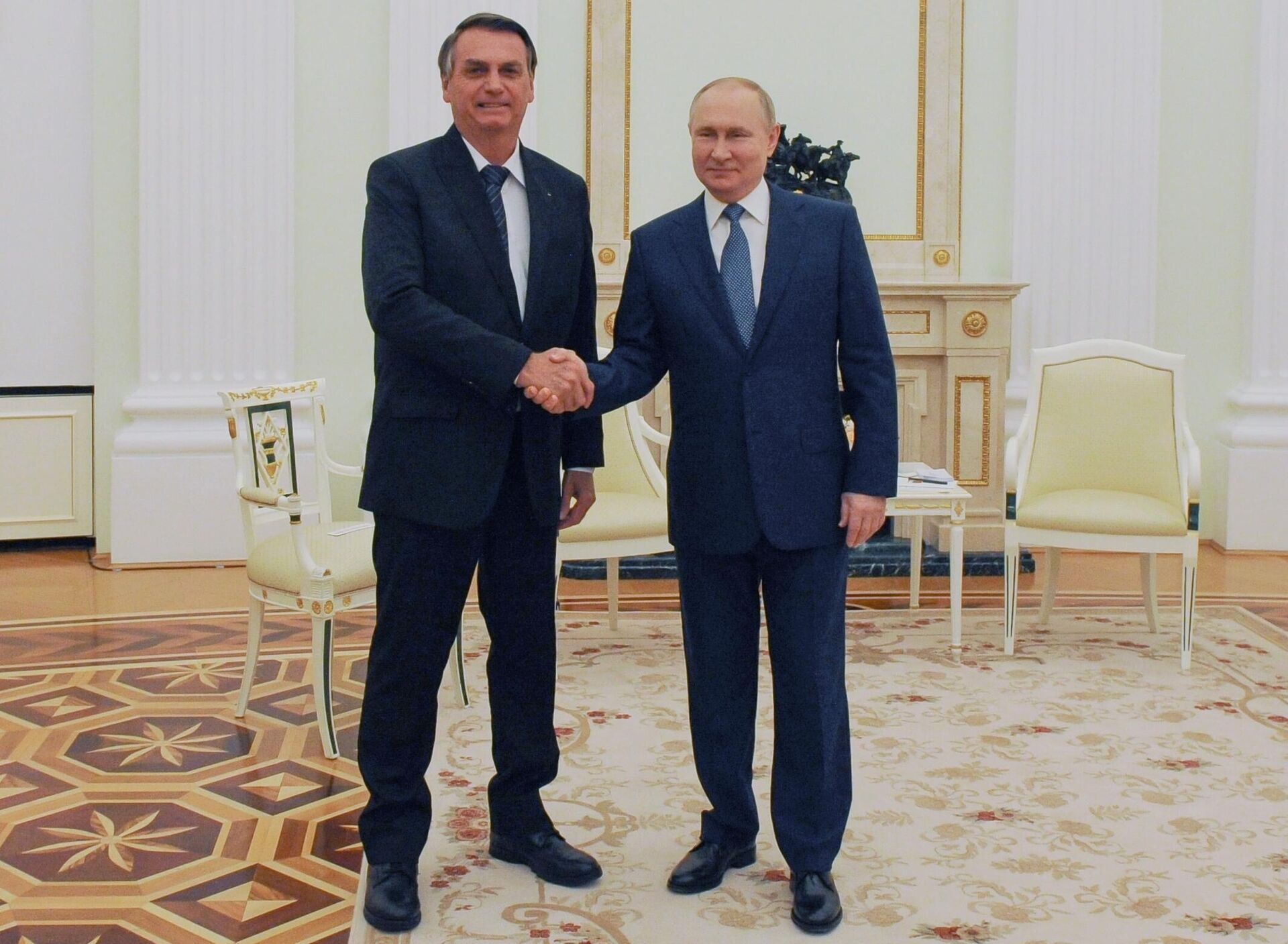 Jair Bolsonaro (à esquerda), presidente do Brasil, e Vladimir Putin, presidente da Rússia, durante encontro oficial no Kremlin. Rússia, 16 de fevereiro de 2022 - Sputnik Brasil, 1920, 24.06.2022