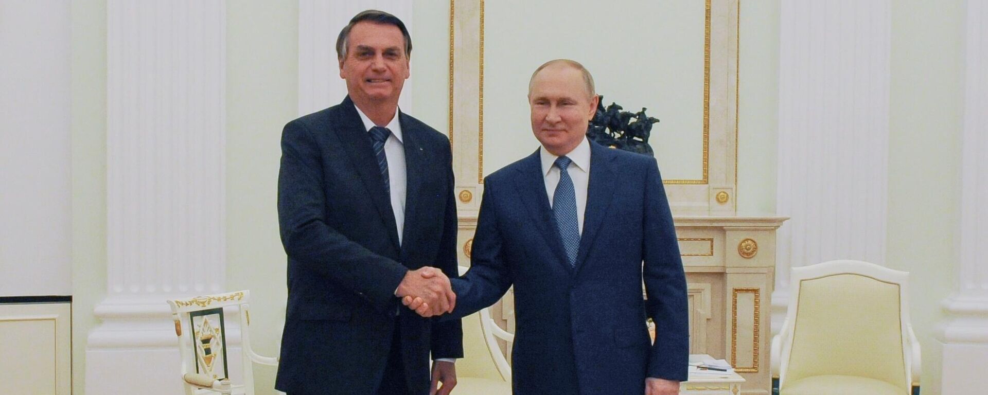 Jair Bolsonaro e Vladimir Putin durante encontro oficial no Kremlin, 16 de fevereiro de 2022. - Sputnik Brasil, 1920, 24.02.2022