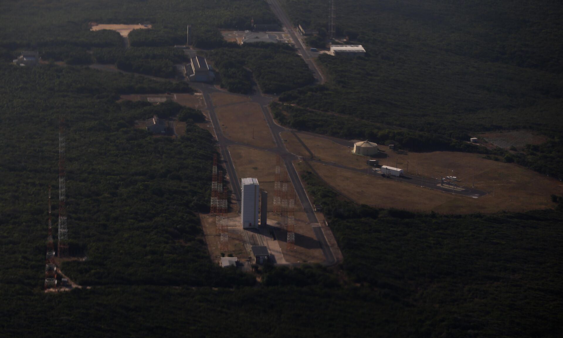 Estrutura do Centro de Lançamento de Alcântara, no Maranhão, onde situa-se a plataforma de lançamento de foguetes (FOTO), tecnicamente chamada de Torre Móvel de Integração, do Programa Espacial Brasileiro - Sputnik Brasil, 1920, 17.02.2022
