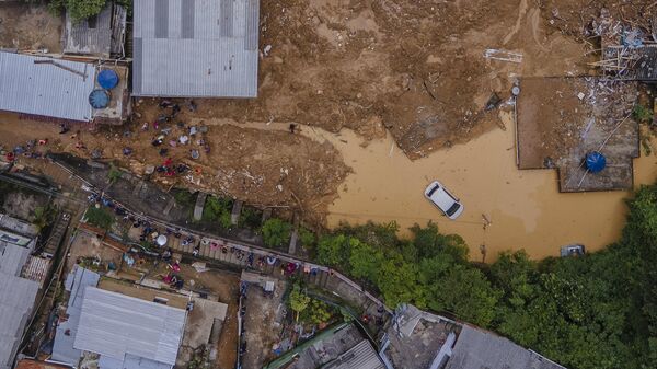 Vista aérea de resultado de deslizamento de terra após fortes chuvas na Região Serrana do Rio de Janeiro. Petrópolis, 16 de fevereiro de 2022 - Sputnik Brasil