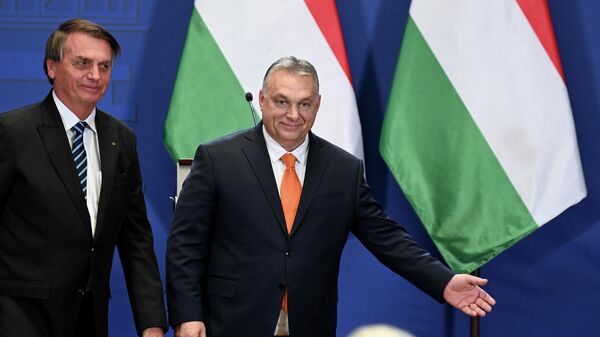 O primeiro-ministro da Hungria, Viktor Orbán (direita), e o presidente do Brasil, Jair Bolsonaro, após entrevista coletiva conjunta em 17 de fevereiro de 2022, em Budapeste, na Hungria - Sputnik Brasil