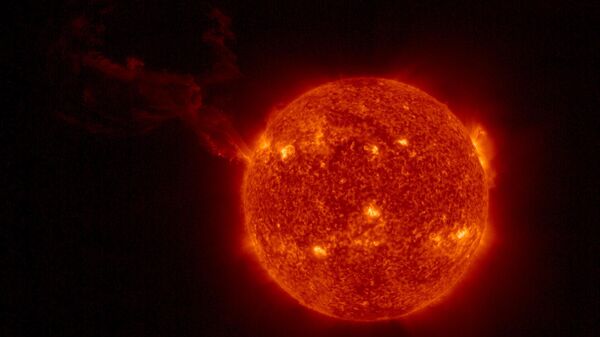 Erupção solar registrada pelo orbitador solar da Agência Espacial Europeia (ESA, na sigla em inglês) - Sputnik Brasil