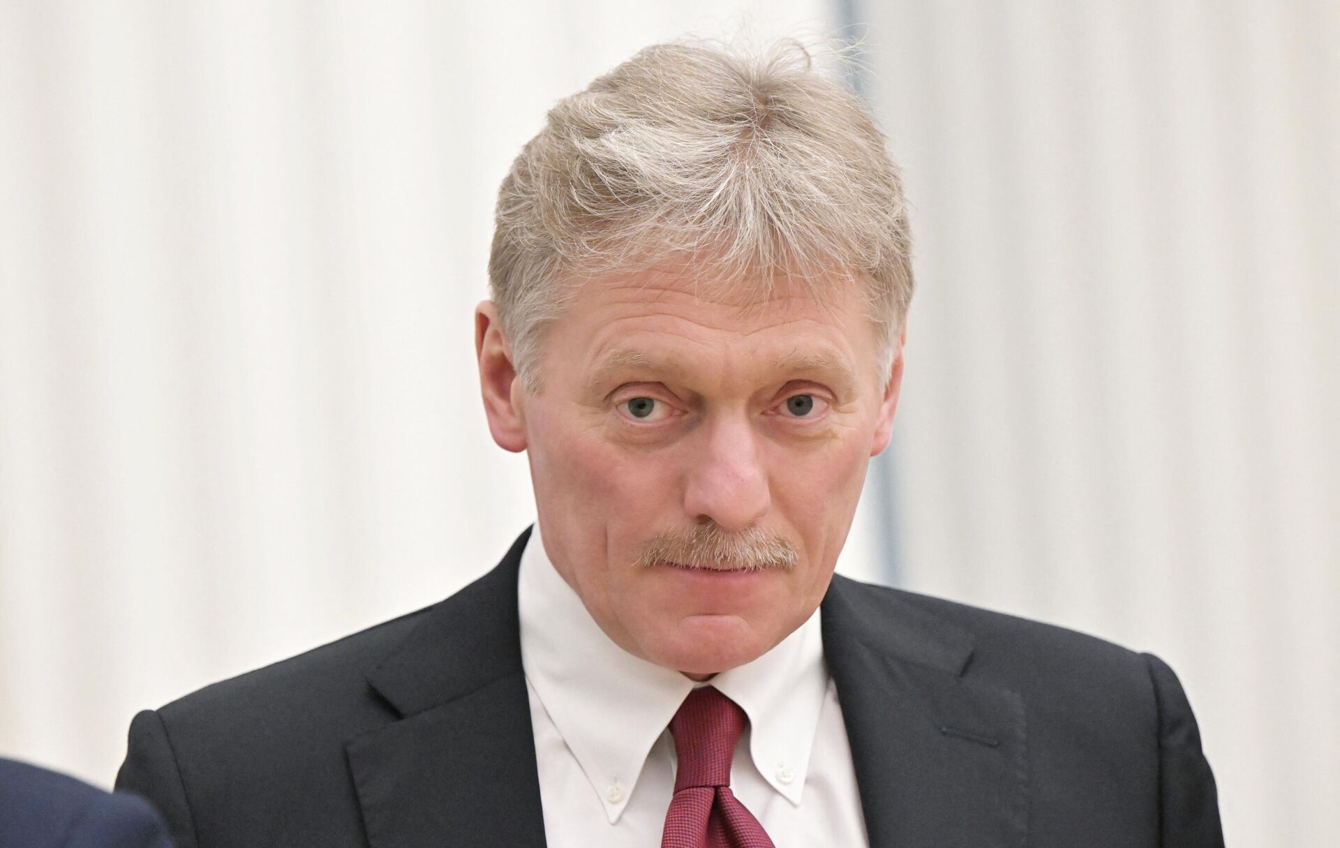 O porta-voz do Kremlin, Dmitry Peskov, participa de uma coletiva de imprensa conjunta do presidente russo Vladimir Putin e do presidente bielorrusso Alexander Lukashenko em Moscou, Rússia 18 de fevereiro de 2022 - Sputnik Brasil, 1920, 21.02.2022