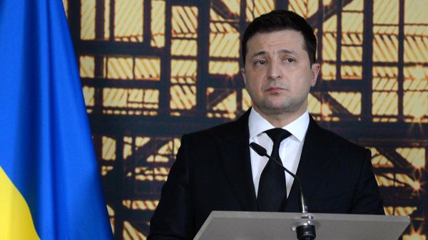 Em Bruxelas, o presidente ucraniano, Vladimir Zelensky, discursa durante encontro da União Europeia, em 15 de dezembro de 2021 Em Bruxelas, o presidente ucraniano, Vladimir Zelensky, discursa durante encontro da União Europeia, em 15 de dezembro de 2021 - Sputnik Brasil