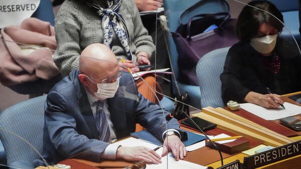 Em Nova York, o representante da Rússia na Organização das Nações Unidas (ONU), Vasily Nebenzya, participa de reunião do Conselho de Segurança da ONU, em 21 de fevereiro, em 2022 - Sputnik Brasil