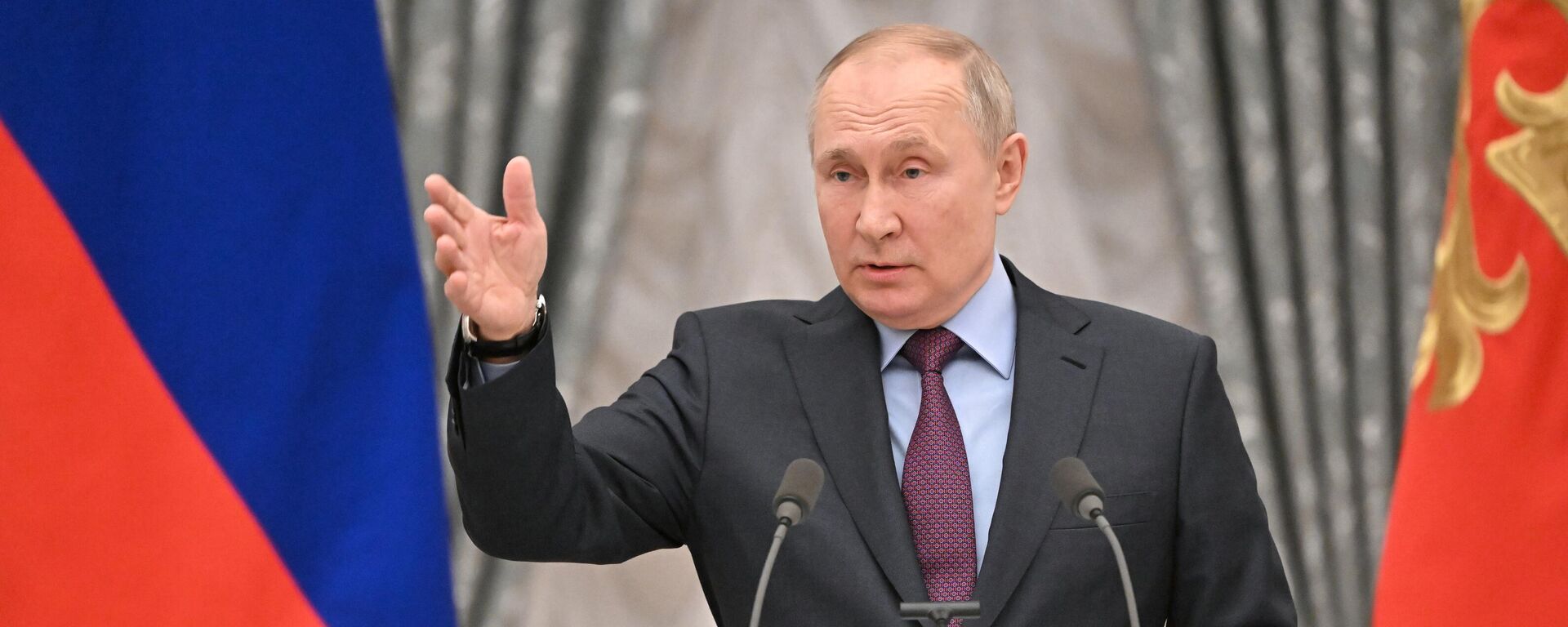 Presidente da Rússia, Vladimir Putin, durante a coletiva de imprensa, 22 de fevereiro de 2022. - Sputnik Brasil, 1920, 22.02.2022