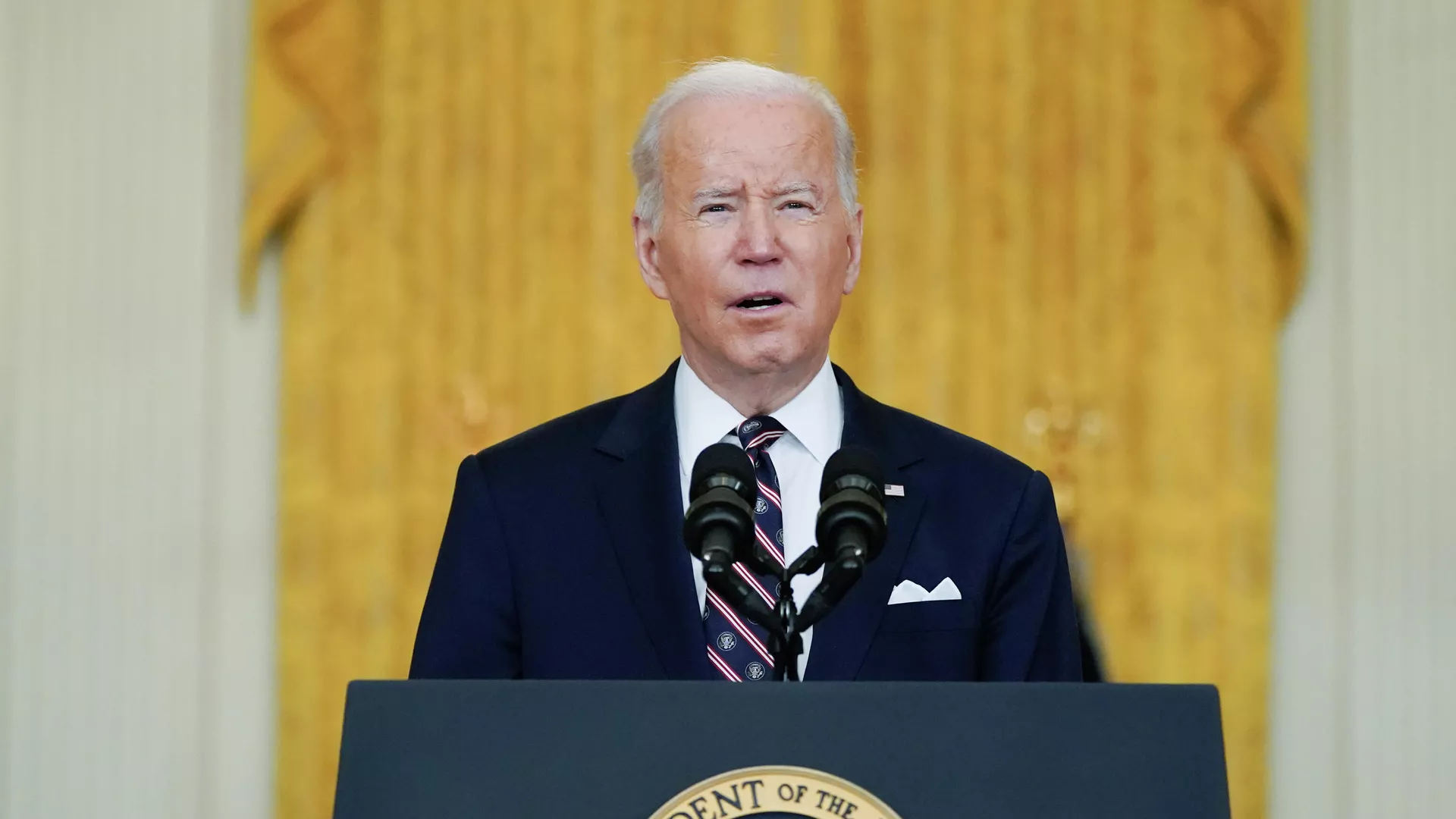 Joe Biden fala sobre a Ucrânia na Casa Branca, Washington, 22 de fevereiro de 2022 Joe Biden fala sobre a Ucrânia na Casa Branca, Washington, 22 de fevereiro de 2022 - Sputnik Brasil, 1920, 22.02.2022