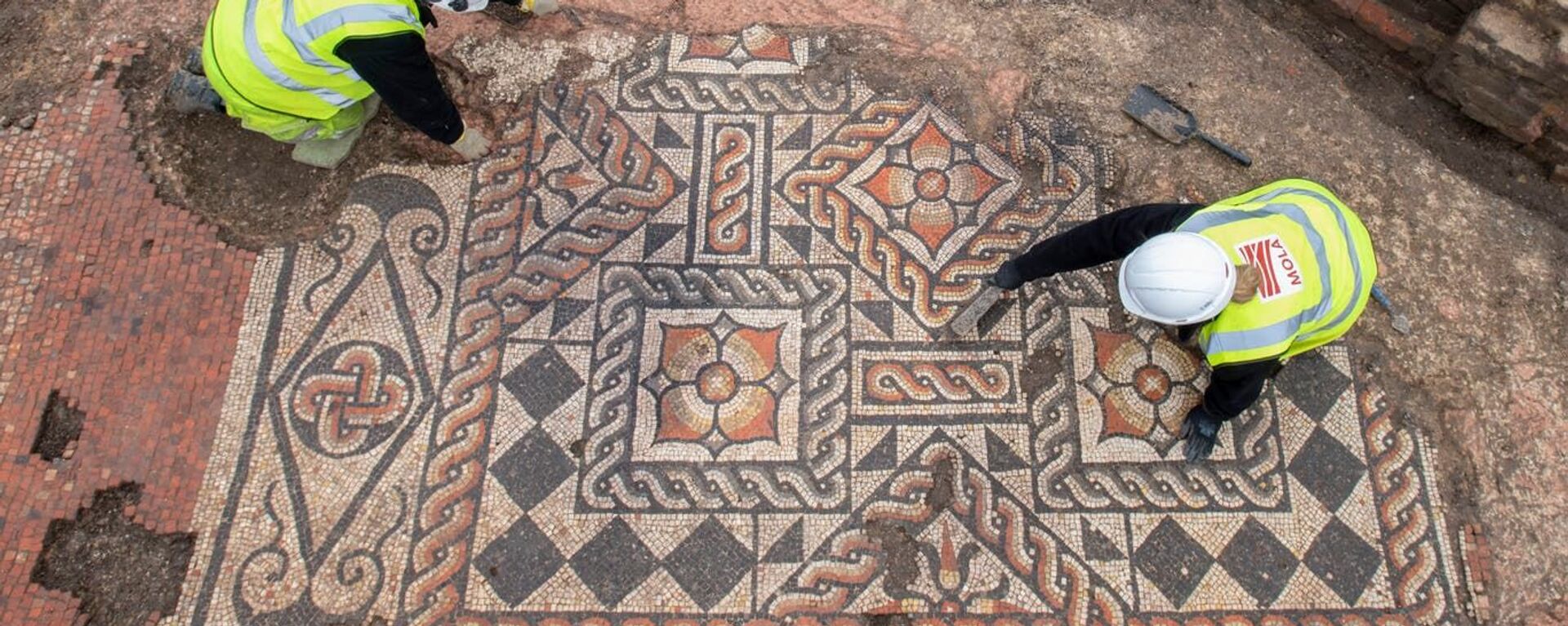 Vista do mosaico romano de quase 2.000 anos de idade descoberto em Londres, no Reino Unido - Sputnik Brasil, 1920, 23.02.2022