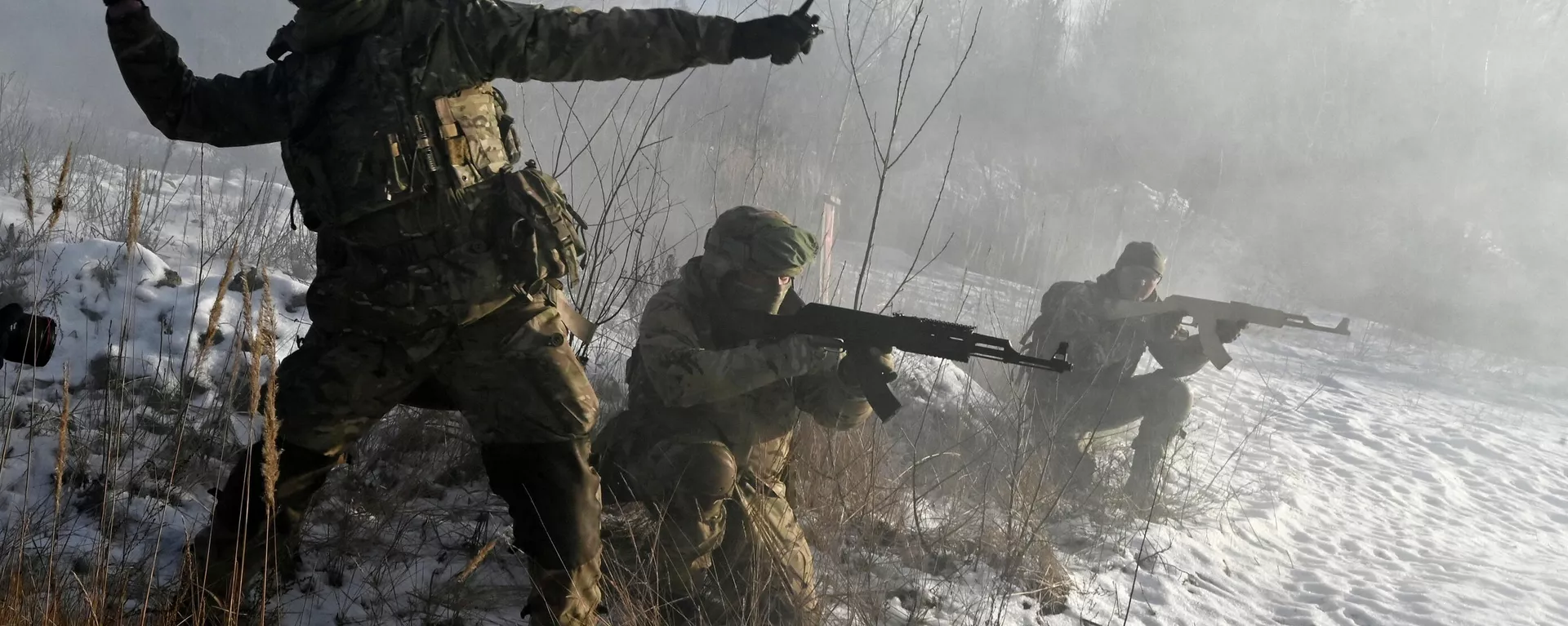 Militares das Forças Armadas da Ucrânia participam de um exercício perto de Kiev em 25 de dezembro de 2021 Militares das Forças Armadas da Ucrânia participam de um exercício perto de Kiev em 25 de dezembro de 2021 - Sputnik Brasil, 1920, 25.02.2022
