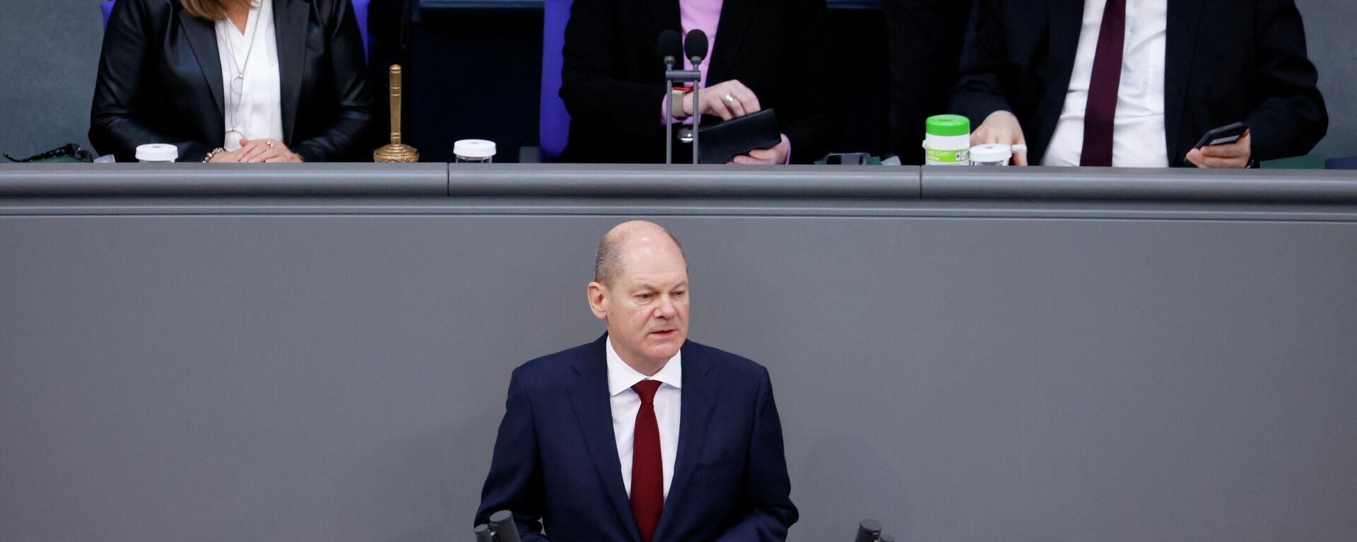 Olaf Scholz, chanceler alemão, fala em sessão extraordinária do parlamento do país sobre operação especial da Rússia na Ucrânia em Berlim, Alemanha, 27 de fevereiro de 2022 - Sputnik Brasil, 1920, 27.02.2022