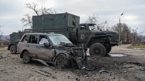 Carros ardidos perto de Nikolaevka, República Popular de Donetsk - Sputnik Brasil