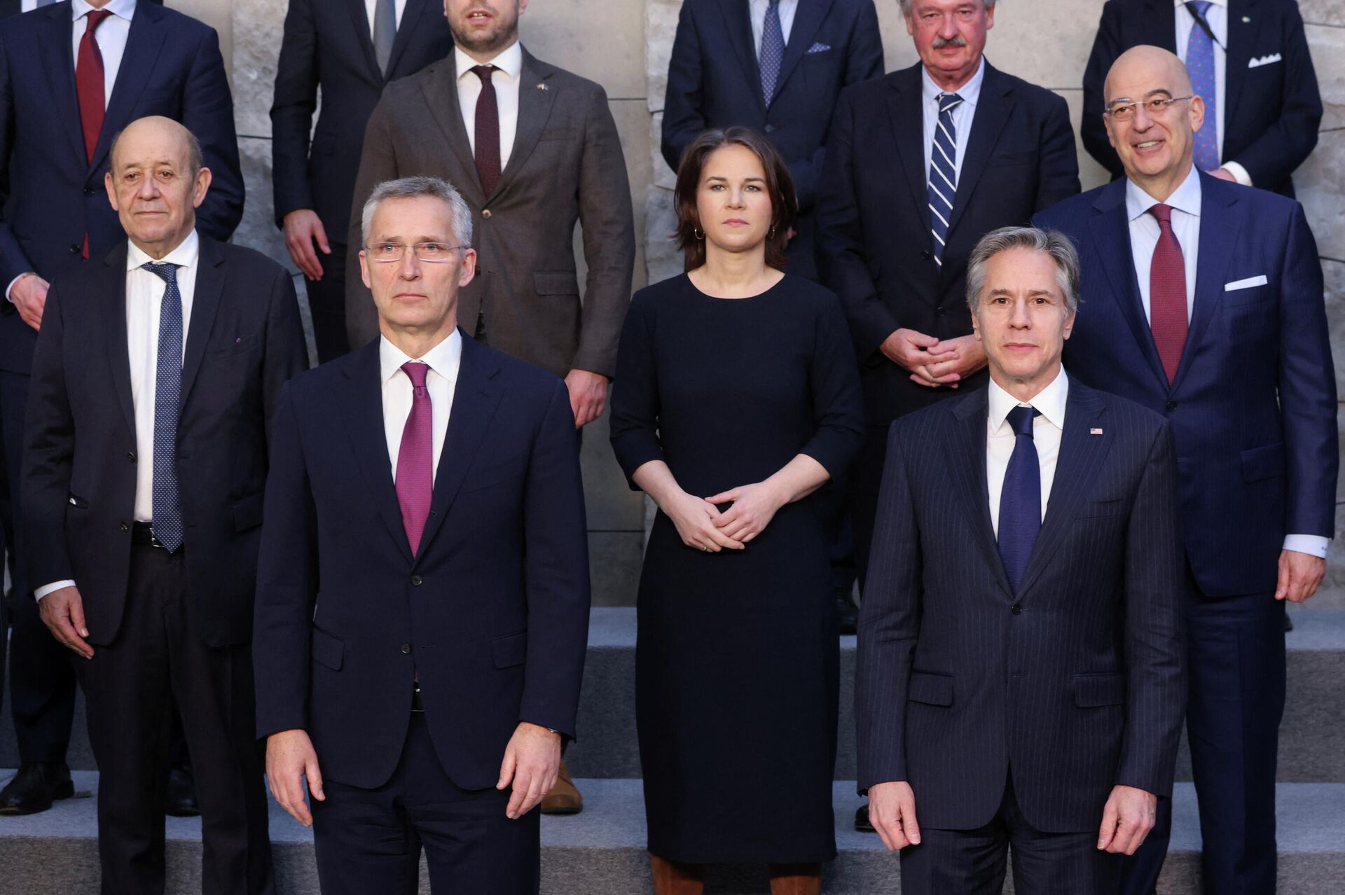 O ministro francês das Relações Exteriores e da Europa, Jean-Yves Le Drian, o secretário-geral da OTAN Jens Stoltenberg, a ministra das Relações Exteriores da Alemanha, Annalena Baerbock, o secretário de Estado dos EUA, Antony Blinken, e o ministro das Relações Exteriores grego, Nikos Dendias, na sede da Aliança em Bruxelas, Bélgica 4 de março de 2022 - Sputnik Brasil, 1920, 04.03.2022