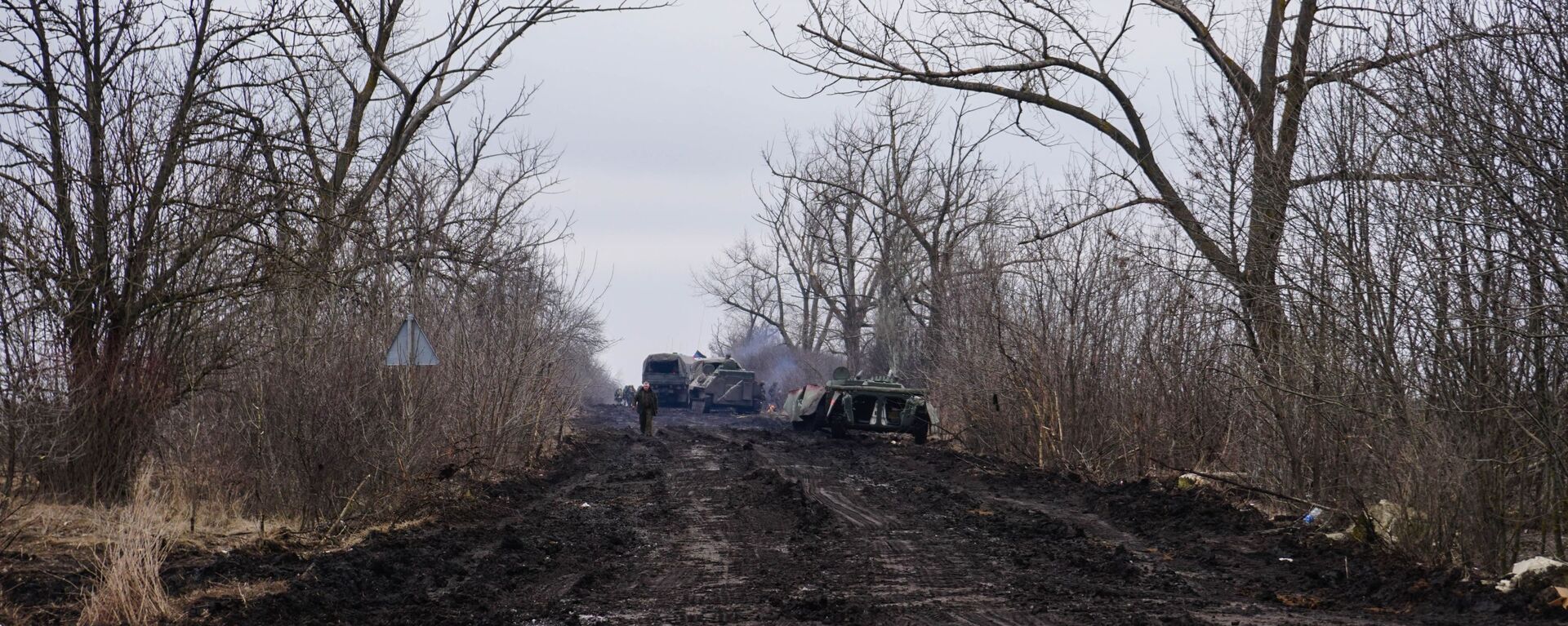 Militares da Milícia Popular de Donetsk em uma estrada perto de Volnovakha - Sputnik Brasil, 1920, 05.03.2022