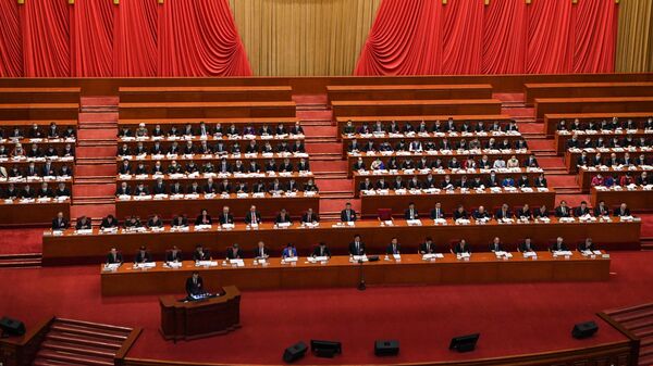 O primeiro-ministro chinês Li Keqiang entrega seu relatório de trabalho durante a sessão de abertura da Assembleia Popular Nacional (APN), em Pequim, em 5 de março de 2022 - Sputnik Brasil