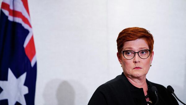 Em Melbourne, a chanceler australiana, Marise Payne, participa de uma coletiva de imprensa, em 11 de fevereiro de 2022 - Sputnik Brasil