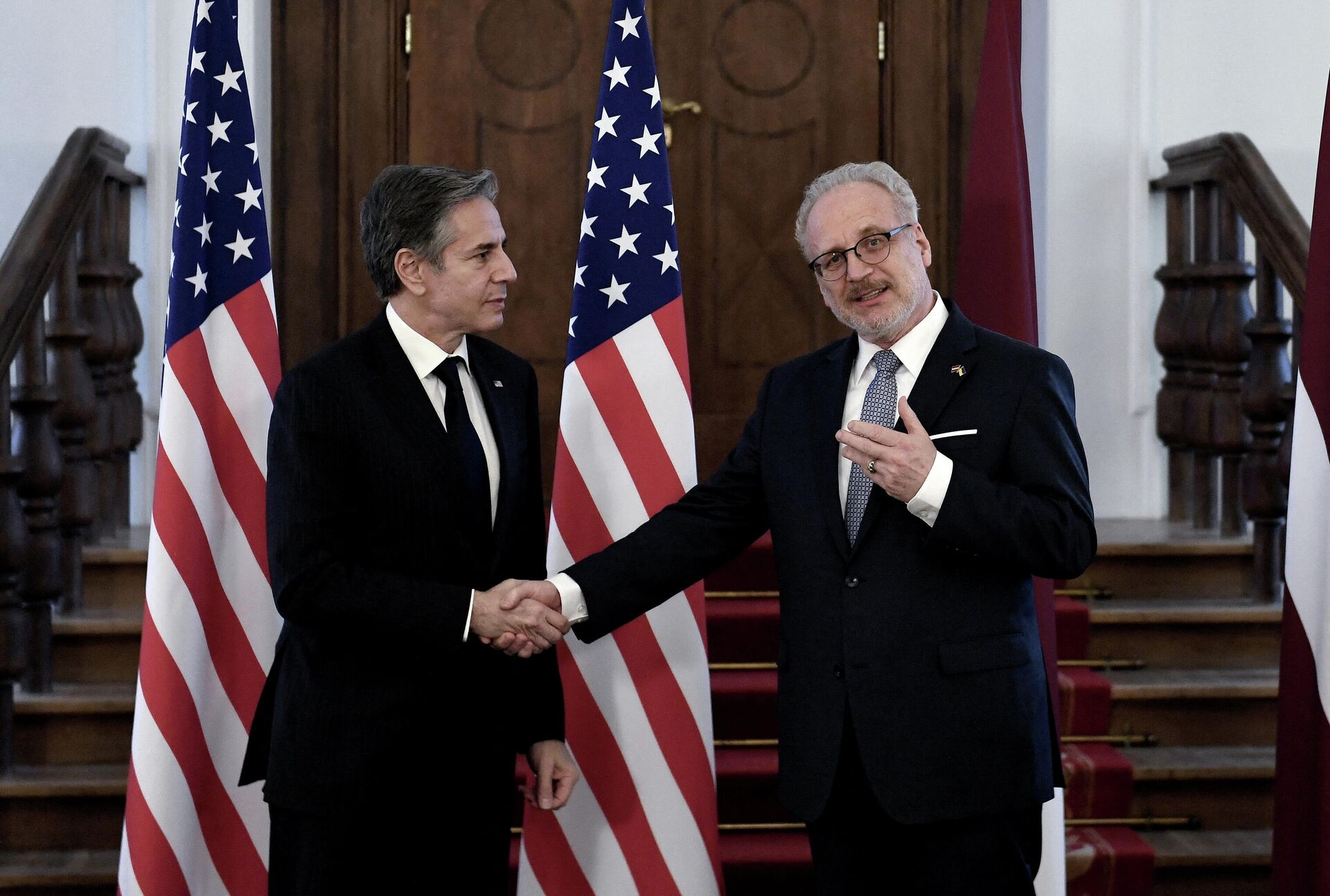 Secretário de Estado americano, Antony Blinken, e o presidente da Letônia, Egils Levits, em Riga, 7 de março de 2022 - Sputnik Brasil, 1920, 08.03.2022