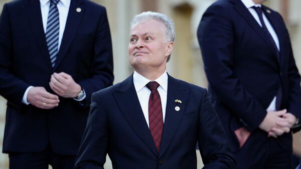 Em Versalhes, na França, o presidente da Lituânia, Gitanas Nauseda, posa para uma foto durante encontro informal de líderes da União Europeia (UE), em 10 de março de 2022 - Sputnik Brasil