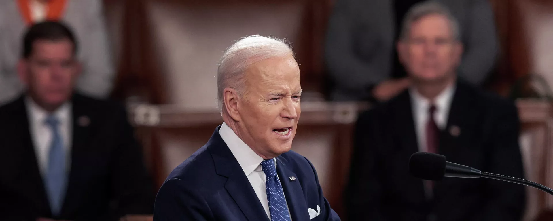 O presidente dos EUA, Joe Biden, faz o discurso do Estado da União durante uma sessão conjunta do Congresso na Câmara da Câmara do Capitólio dos EUA em 1º de março de 2022 em Washington, DC, EUA - Sputnik Brasil, 1920, 11.03.2022