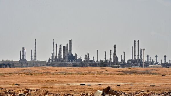 Instalação petrolífera da Aramco perto da área de Al-Khurj, a sul de Riad, Arábia Saudita - Sputnik Brasil