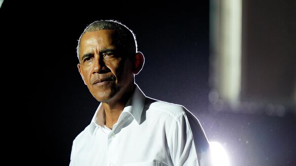 O ex-presidente dos EUA Barack Obama fala em comício durante a campanha para o então candidato à presidência Joe Biden, em 2 de novembro de 2020, em Miami. - Sputnik Brasil