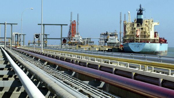 Um petroleiro é visto no terminal de carga da refinaria Jose na Venezuela nesta (foto de arquivo) - Sputnik Brasil