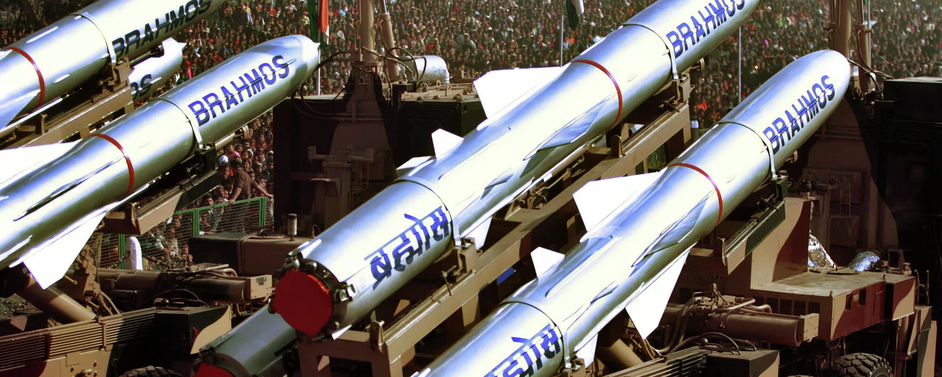 Mísseis Brahmos do Exército indiano em exibição durante o desfile do Dia da República em Nova Deli, na Índia, em 26 de janeiro de 2007 (foto de arquivo) - Sputnik Brasil, 1920, 09.05.2025