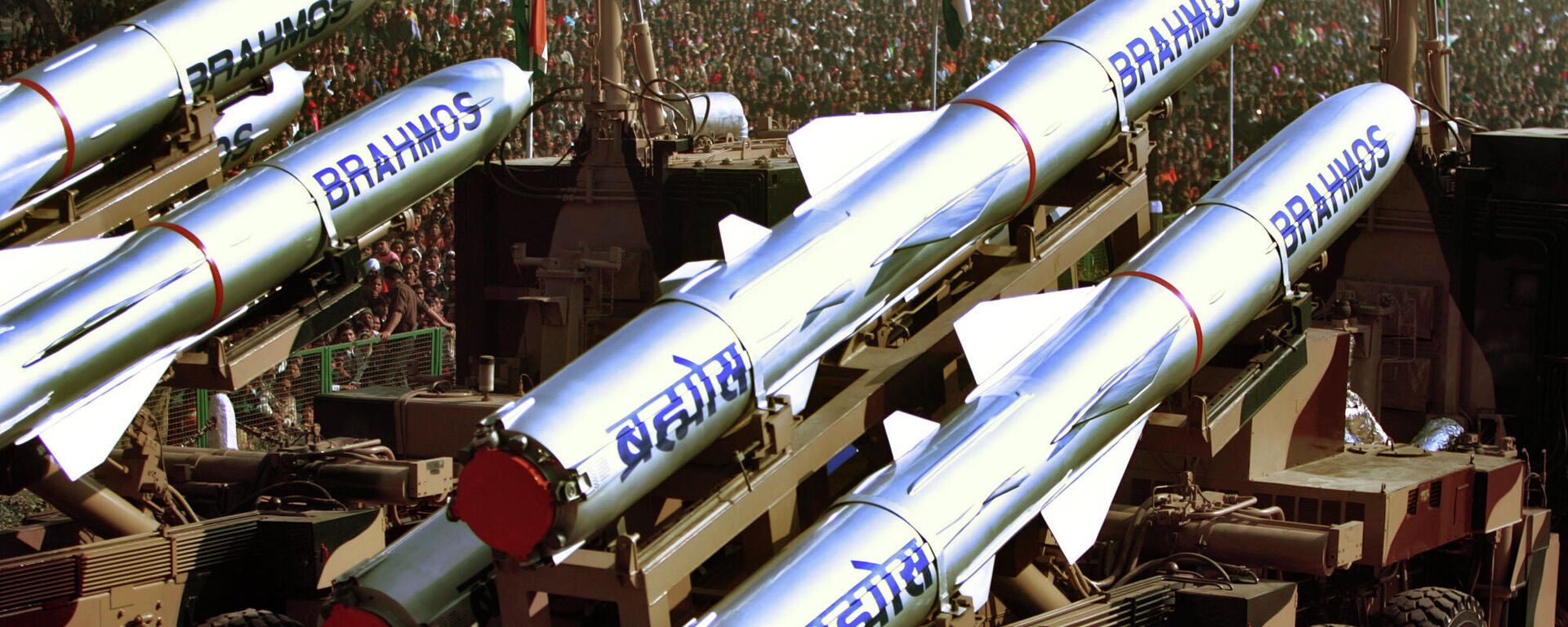 Mísseis Brahmos do Exército indiano em exibição durante o desfile do Dia da República em Nova Deli, na Índia, em 26 de janeiro de 2007 (foto de arquivo) - Sputnik Brasil, 1920, 09.05.2025