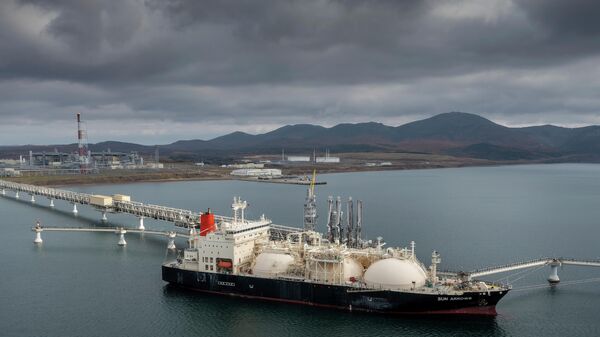 Navio de gás natural liquefeito com carregamento do projeto Sakhalin-2 no porto de Prigorodnoe, Rússia, 29 de outubro de 2021. - Sputnik Brasil