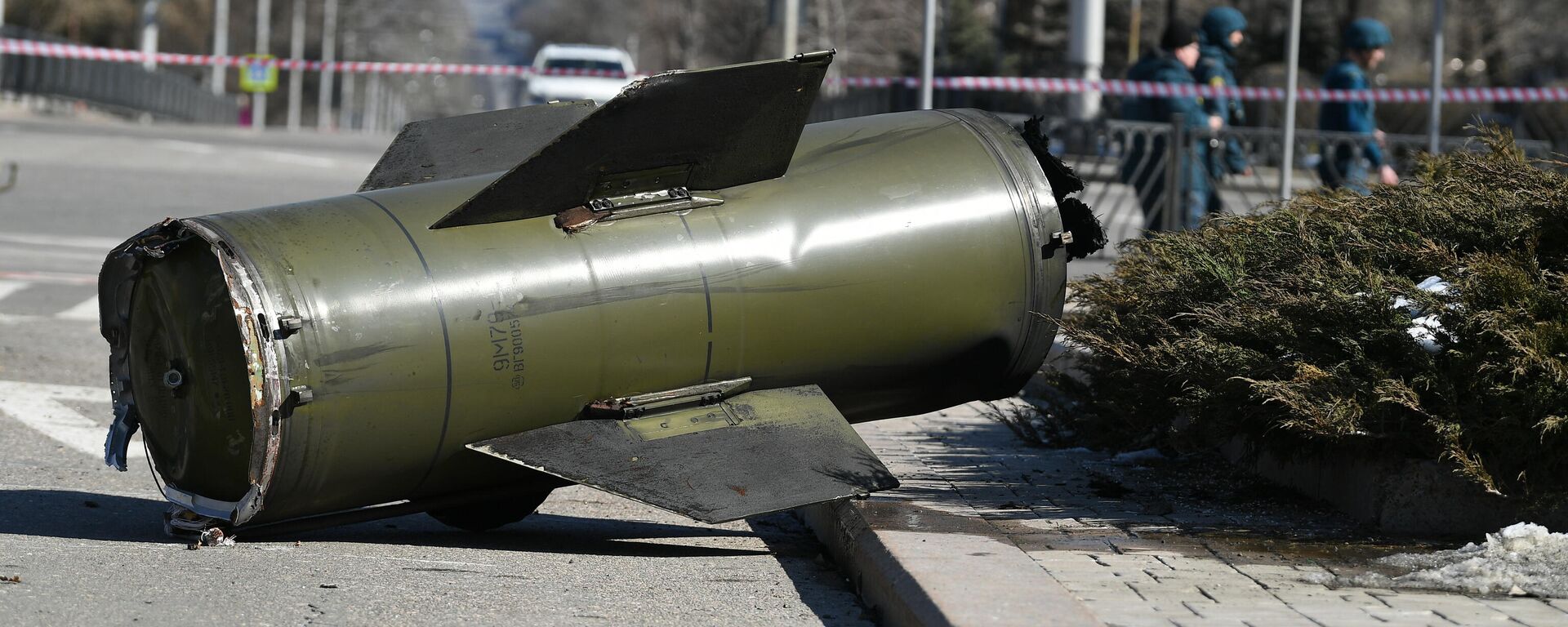Fragmento de míssil ucraniano Tochka-U em rua de Donetsk, na República Popular de Donetsk (RPD), em 14 de março de 2022 - Sputnik Brasil, 1920, 17.03.2022