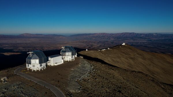 Vista aérea do Observatório Las Campanas (LCO) em Vallenar, no deserto do Atacama, no norte do Chile, em 15 de outubro de 2021 - Sputnik Brasil