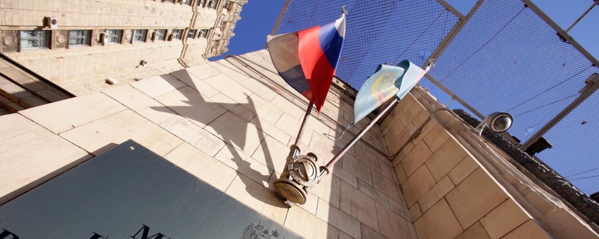 Placa do prédio do Ministério das Relações Exteriores russo, em Moscou - Sputnik Brasil, 1920, 23.02.2023