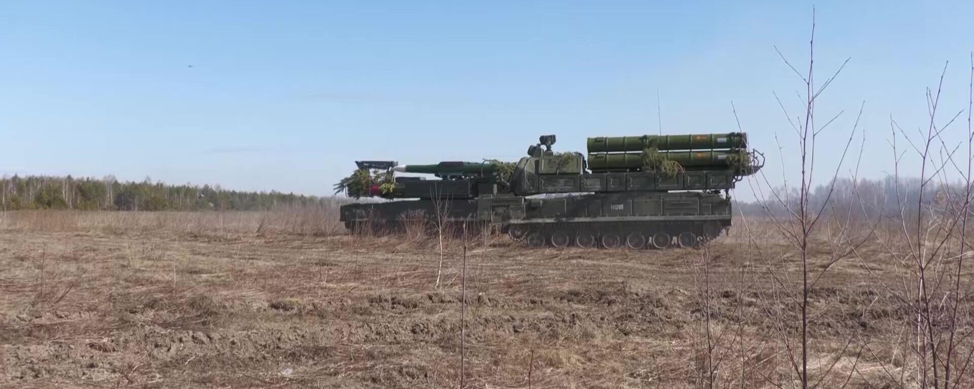 Sistema de defesa antiaérea Buk-M3 em Donbass durante a operação militar especial da Rússia. Ucrânia, 22 de março de 2022 - Sputnik Brasil, 1920, 29.10.2024