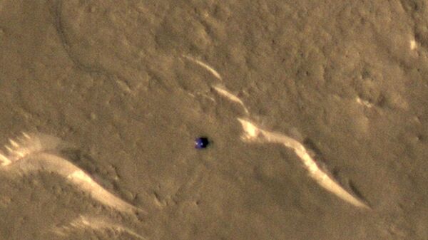 Imagem do rover Zhurong capturada pela câmera de alta definição HiRISE, que está a bordo do MRO - Sputnik Brasil