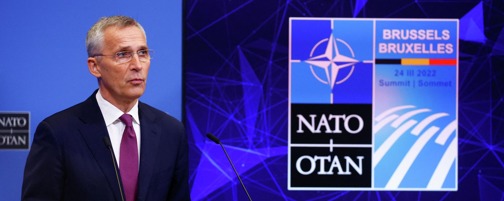 O secretário-geral da OTAN, Jens Stoltenberg, participa de uma coletiva de imprensa na véspera de uma cúpula da OTAN, em Bruxelas, Bélgica, em 23 de março de 2022 O secretário-geral da OTAN, Jens Stoltenberg, participa de uma coletiva de imprensa na véspera de uma cúpula da OTAN, em Bruxelas, Bélgica, em 23 de março de 2022 - Sputnik Brasil, 1920, 23.03.2022