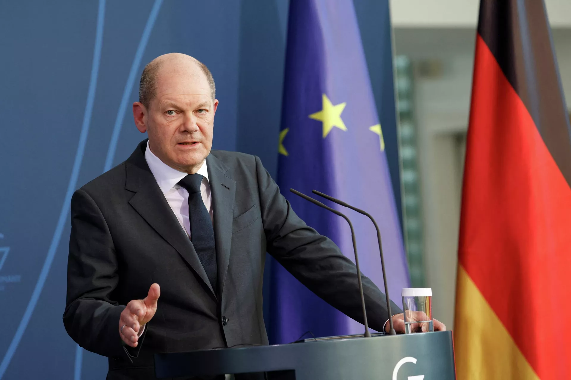 O chanceler alemão Olaf Scholz aborda a mídia durante uma declaração conjunta com a presidente do Parlamento Europeu, Roberta Metsola, na chancelaria em Berlim, Alemanha, terça-feira, 22 de março de 2022 O chanceler alemão Olaf Scholz aborda a mídia durante uma declaração conjunta com a presidente do Parlamento Europeu, Roberta Metsola, na chancelaria em Berlim, Alemanha, terça-feira, 22 de março de 2022 - Sputnik Brasil, 1920, 30.03.2022