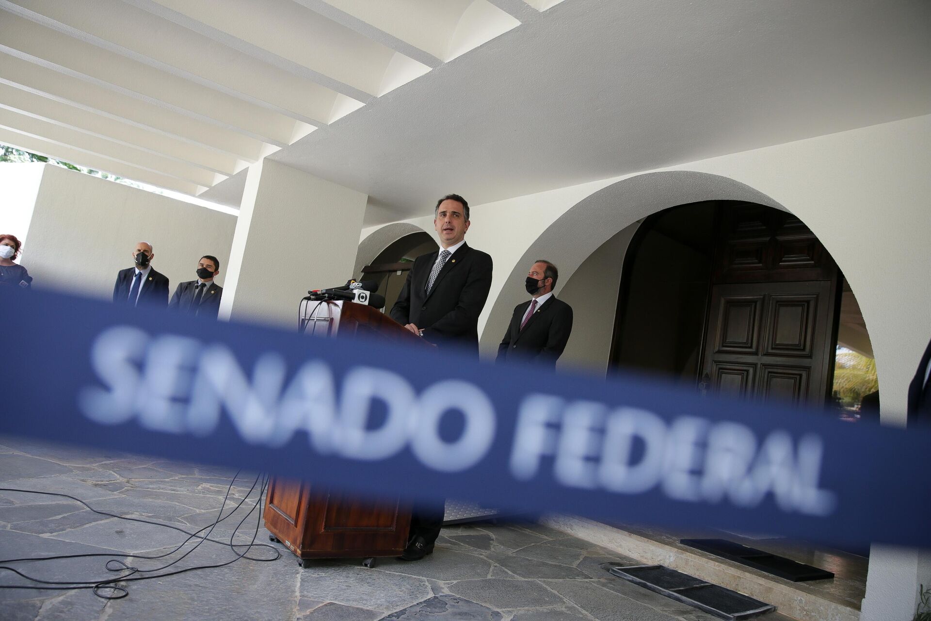 Coletiva de imprensa do presidente do Senado, Rodrigo Pacheco, na residência oficial da Câmara, Brasília - Sputnik Brasil, 1920, 25.03.2022