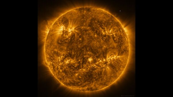 Mosaico de 25 imagens do Sol registradas pelo orbitador solar da ESA - Sputnik Brasil