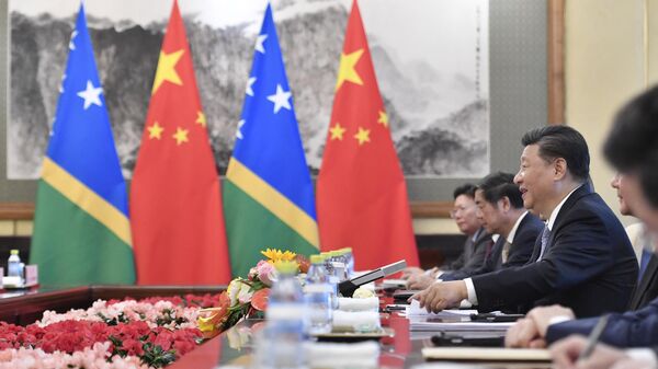 Presidente da China, Xi Jinping, durante conversa com o primeiro ministro das Ilhas Salomão, Manasseh Sogavare, 9 de outubro 2019 - Sputnik Brasil