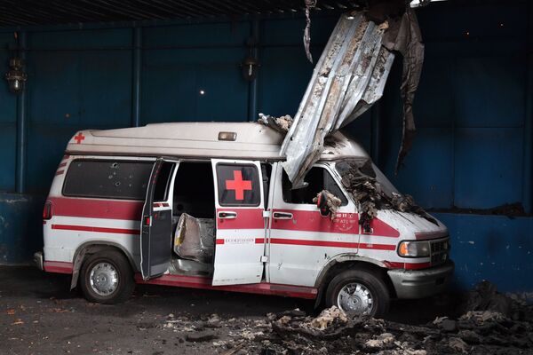 Ambulância no Aeroporto de Mariupol libertado - Sputnik Brasil