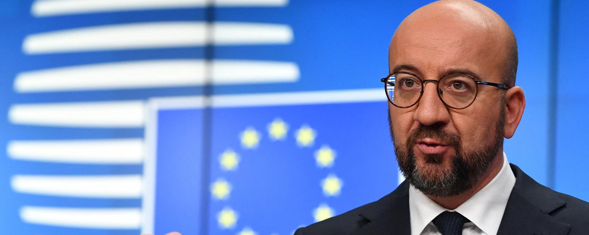 O presidente do Conselho Europeu, Charles Michel, gesticula enquanto fala com a imprensa durante cúpula da União Europeia (UE) em sua sede, em Bruxelas, em 25 de março de 2022. - Sputnik Brasil, 1920, 27.03.2022