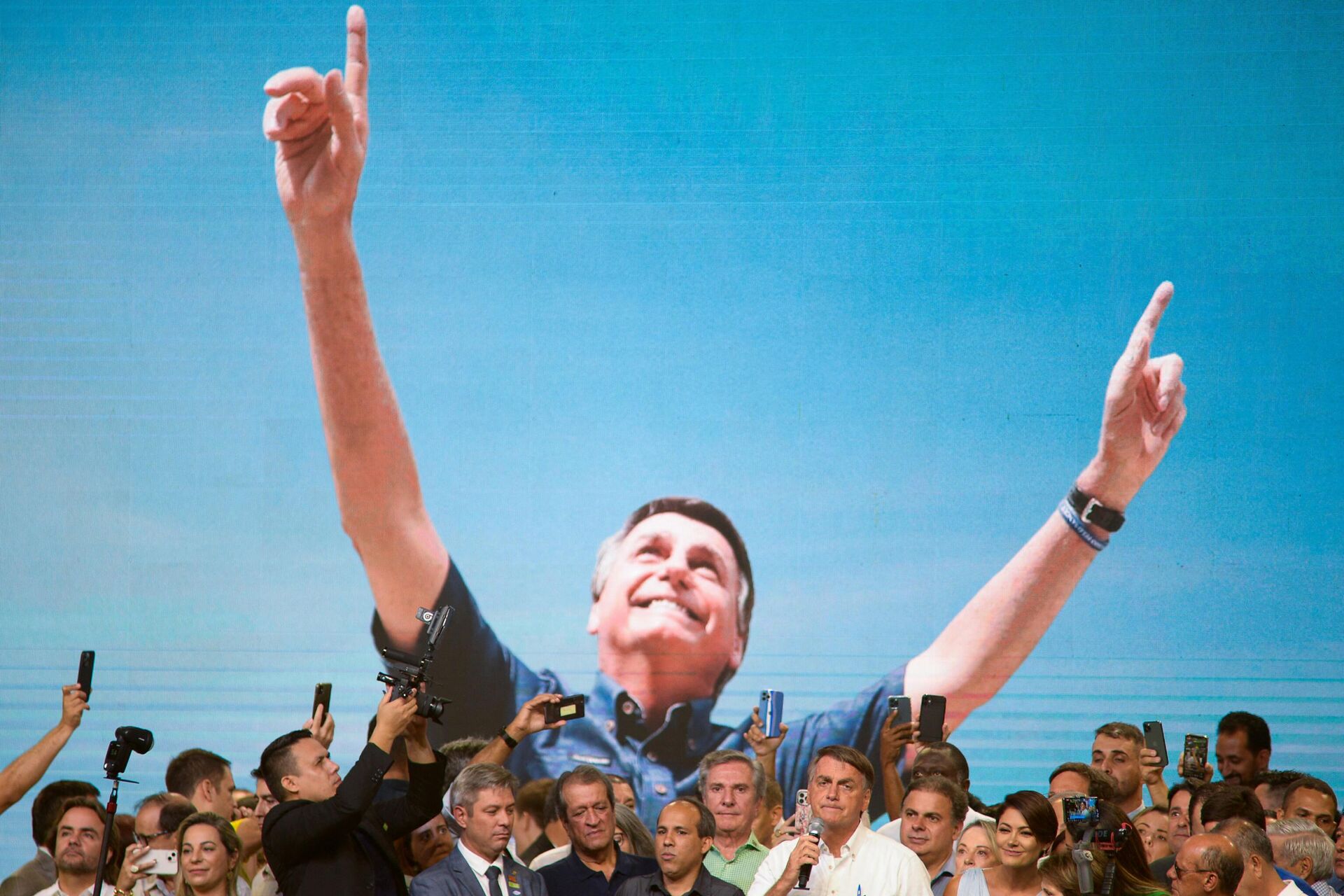Presidente brasileiro, Jair Bolsonaro, participa com aliados do evento do Partido Liberal durante o qual lançou sua candidatura à presidência para as próximas eleições, 27 de março de 2022 - Sputnik Brasil, 1920, 28.03.2022