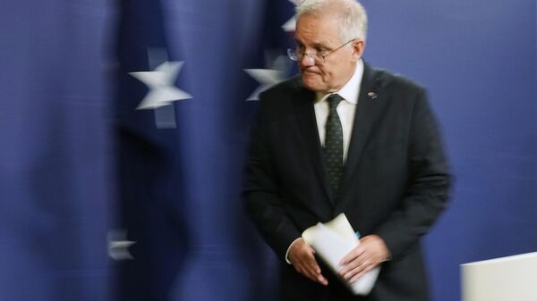 Scott Morrison, primeiro-ministro australiano, deixa coletiva de imprensa em Sydney, Austrália, 23 de fevereiro de 2022 - Sputnik Brasil