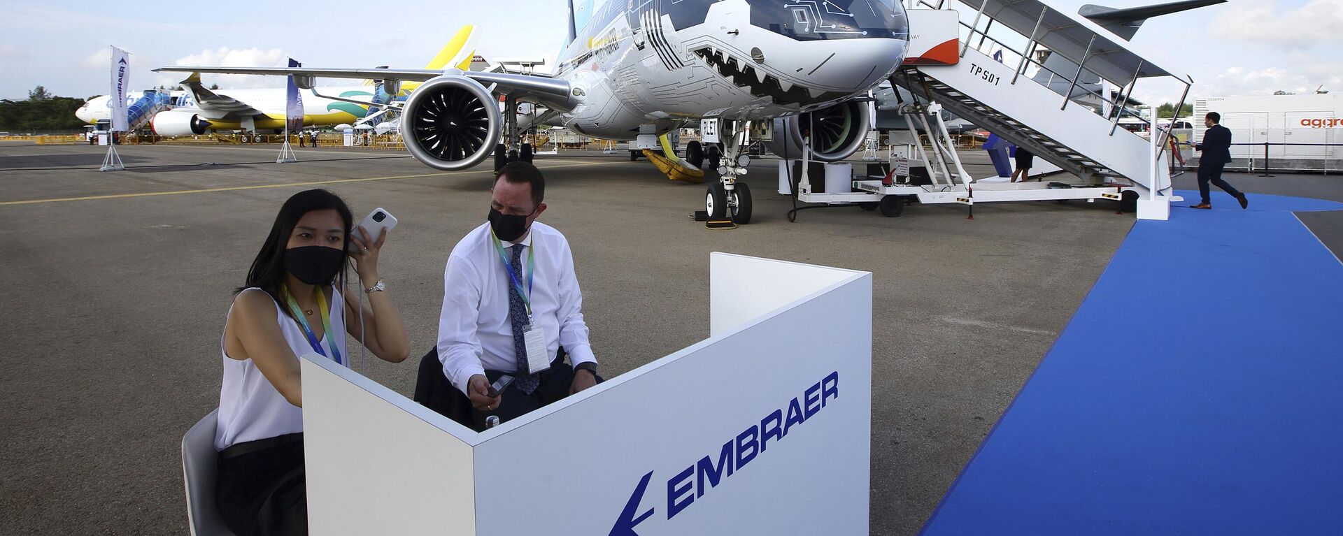 O avião comercial Embraer E190-E2, durante o Singapore Airshow 2022, em Cingapura, em 15 de fevereiro de 2022 - Sputnik Brasil, 1920, 26.03.2025