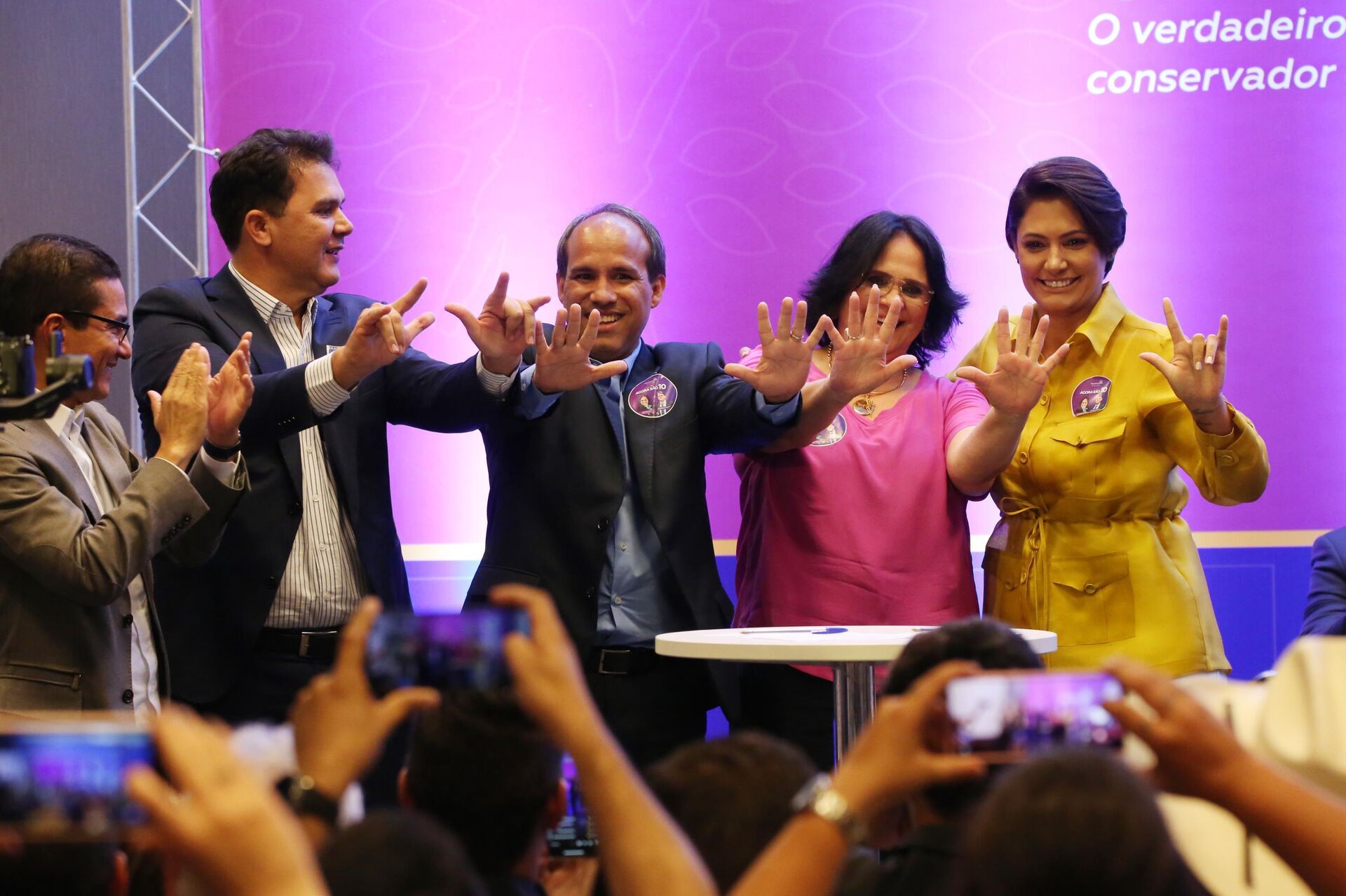 Michelle Bolsonaro e Damares Alves durante filiação do ministro Tarcísio de Freitas ao Partido Republicanos, 28 de março de 2022 - Sputnik Brasil, 1920, 29.03.2022